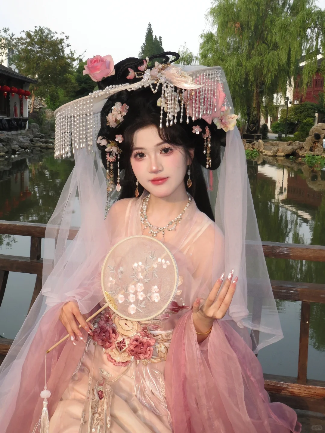 “春知晓梦不觉，恰似你我那年”