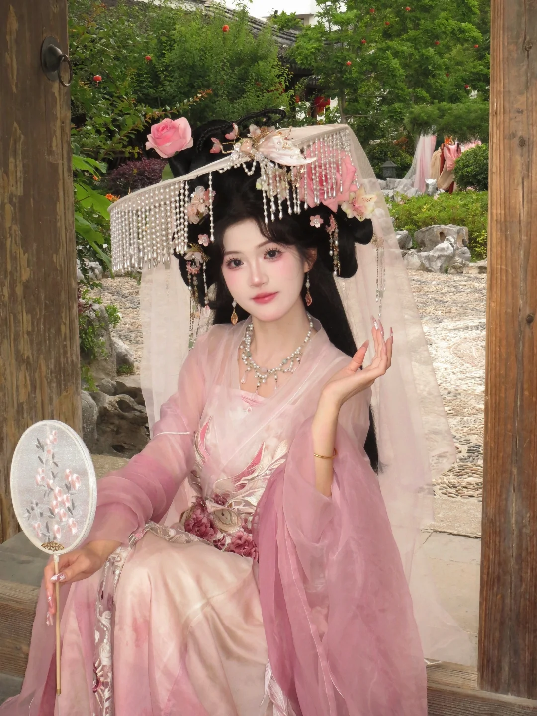 “春知晓梦不觉，恰似你我那年”