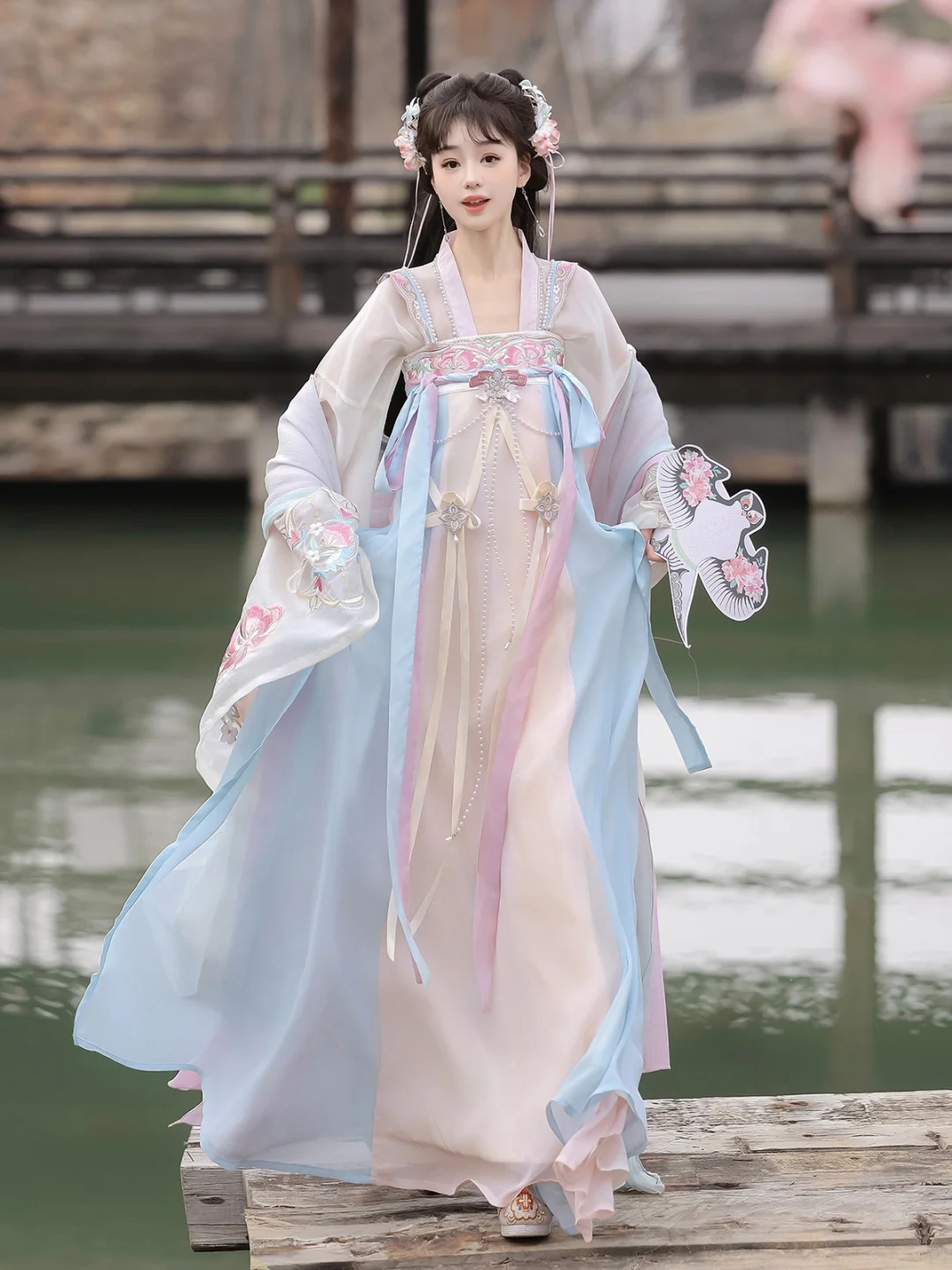 一眼惊艳的齐胸汉服，粉蓝配色～