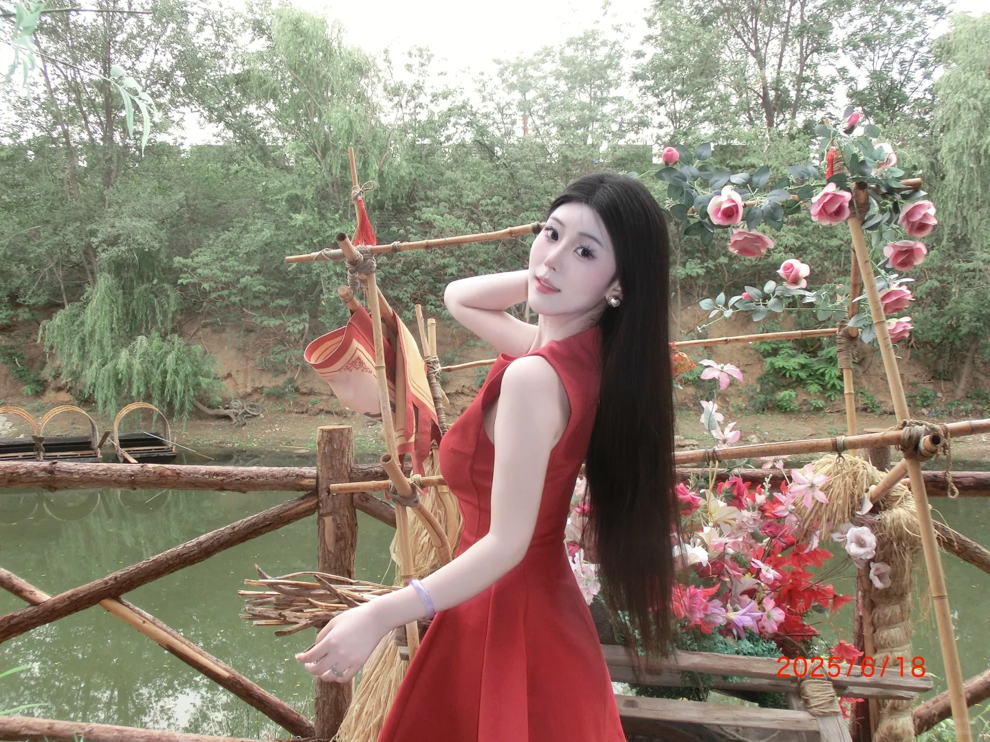 因为红色爱上了她💕