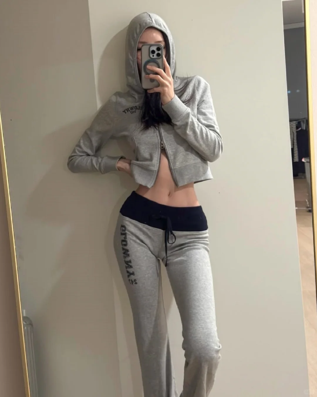 不是女侠，不穿白袜，不服者来