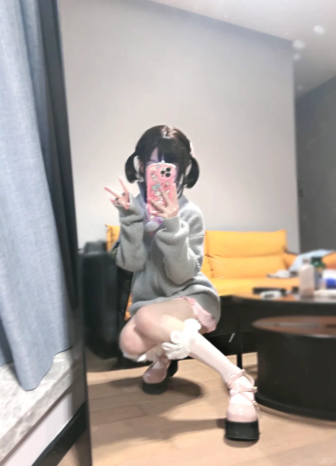 少萝拍照姿势