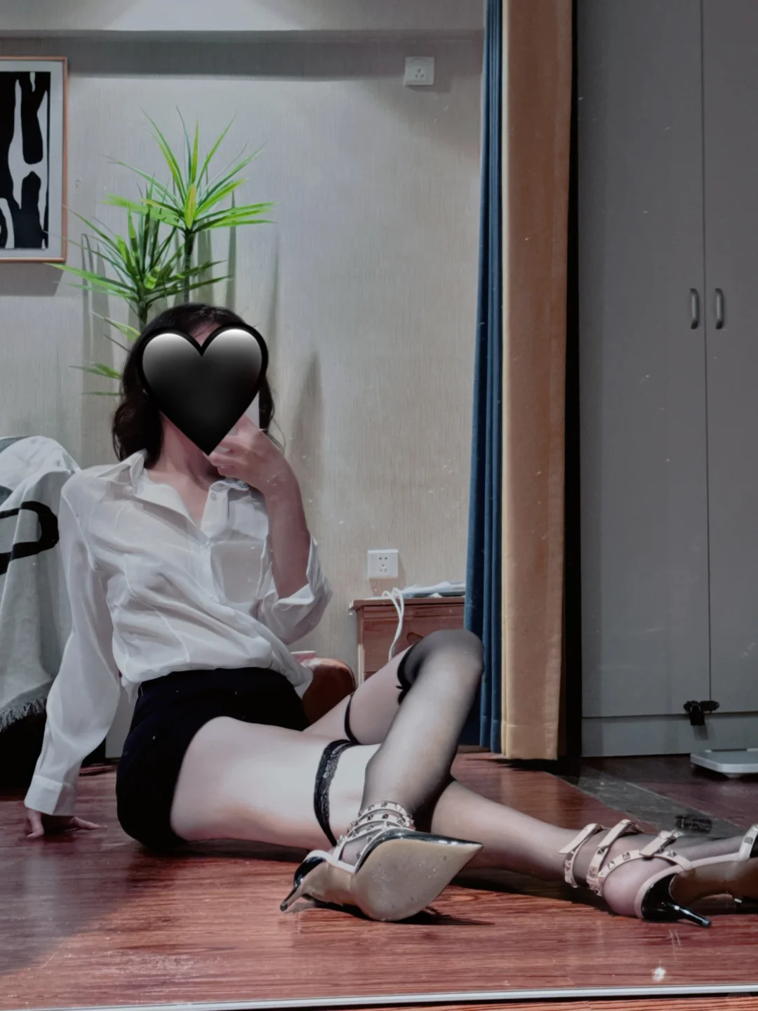 灰灰的丝袜也蛮好看÷