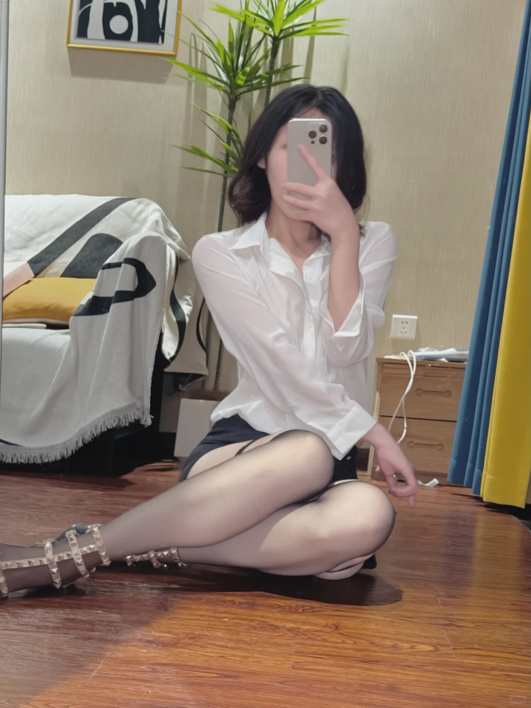 灰灰的丝袜也蛮好看÷