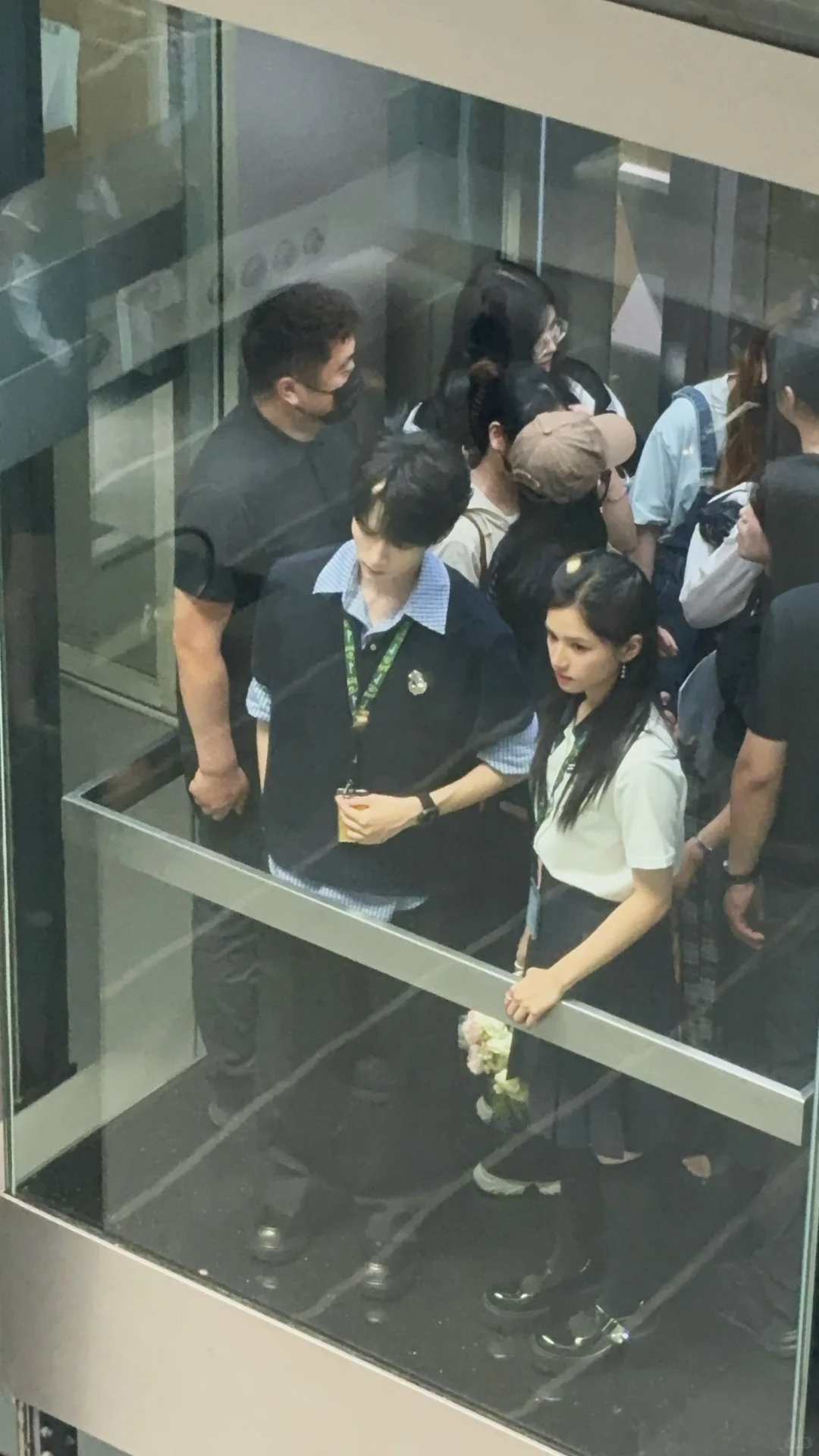 在我面前出现一张毫无死角的美脸🥹