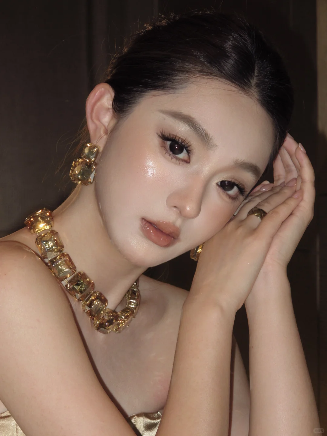 妈妈说 把头发梳起来 大大方方的