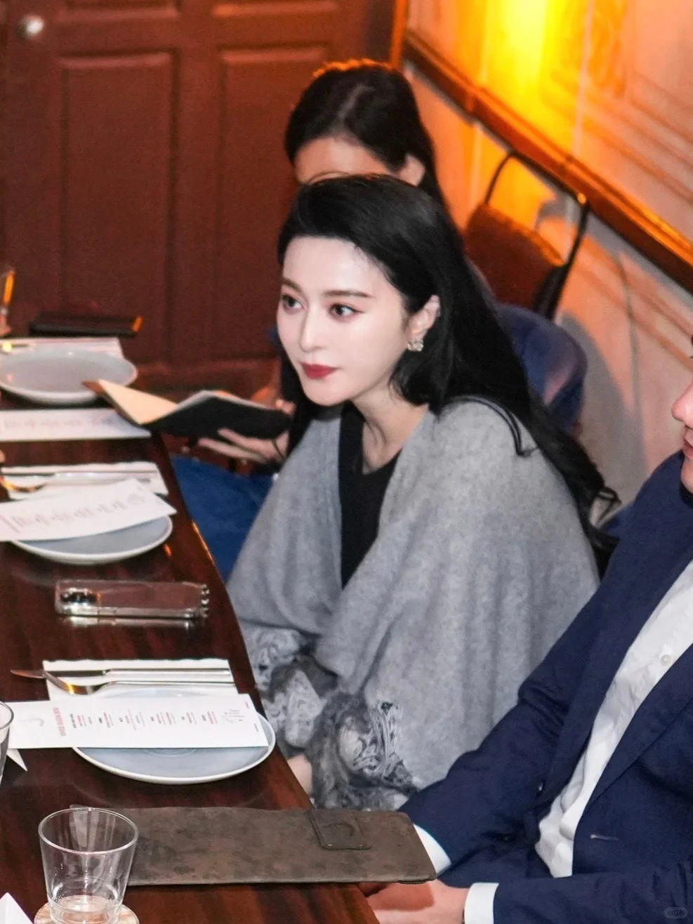 突然明白为啥生图出美女了....