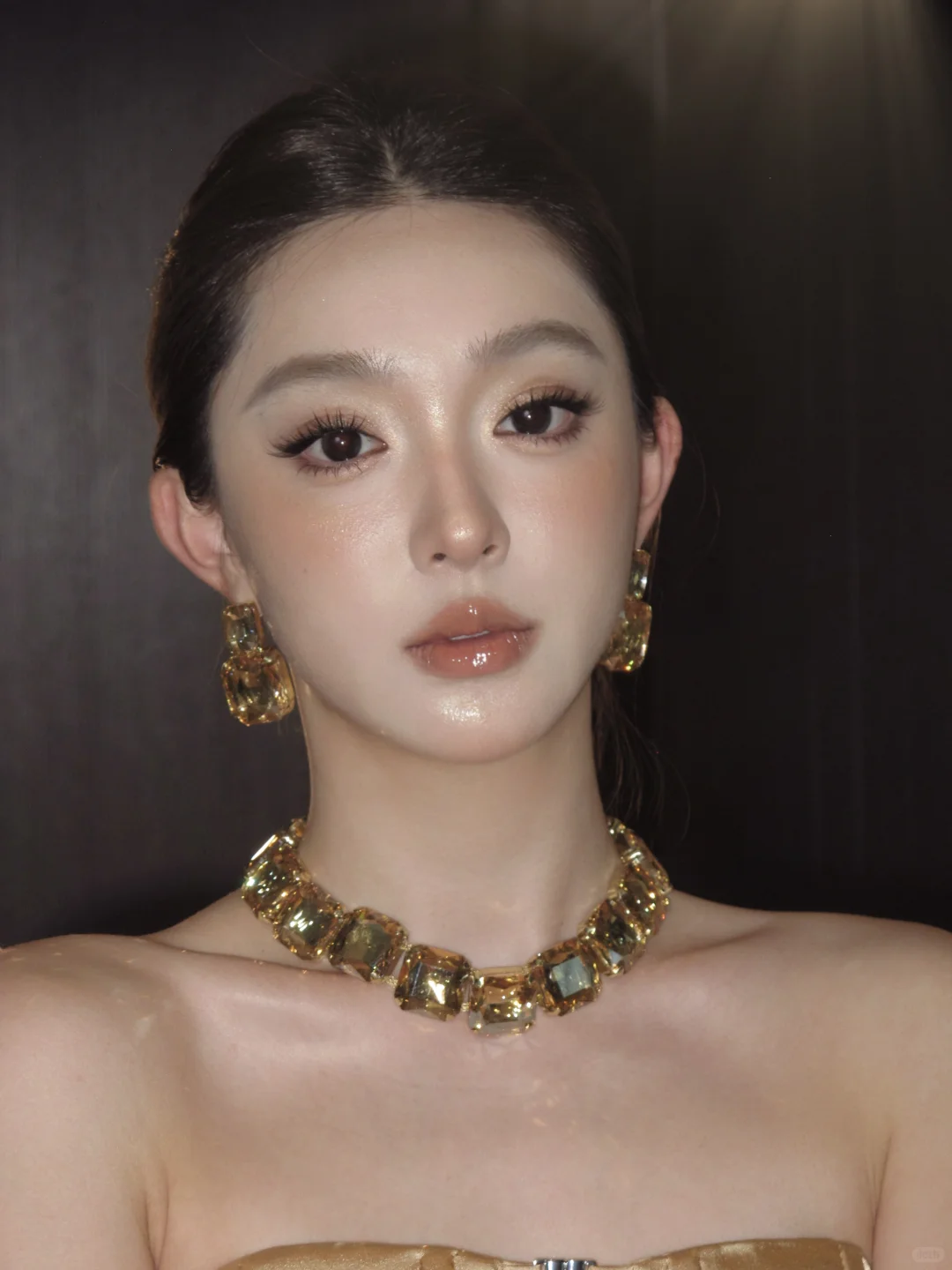 妈妈说 把头发梳起来 大大方方的
