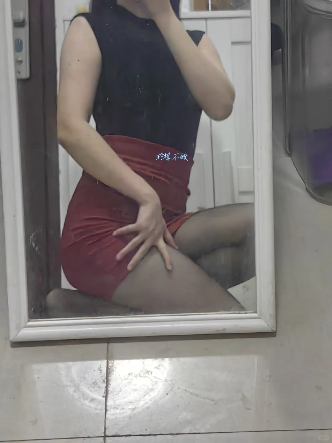 红裙御姐
