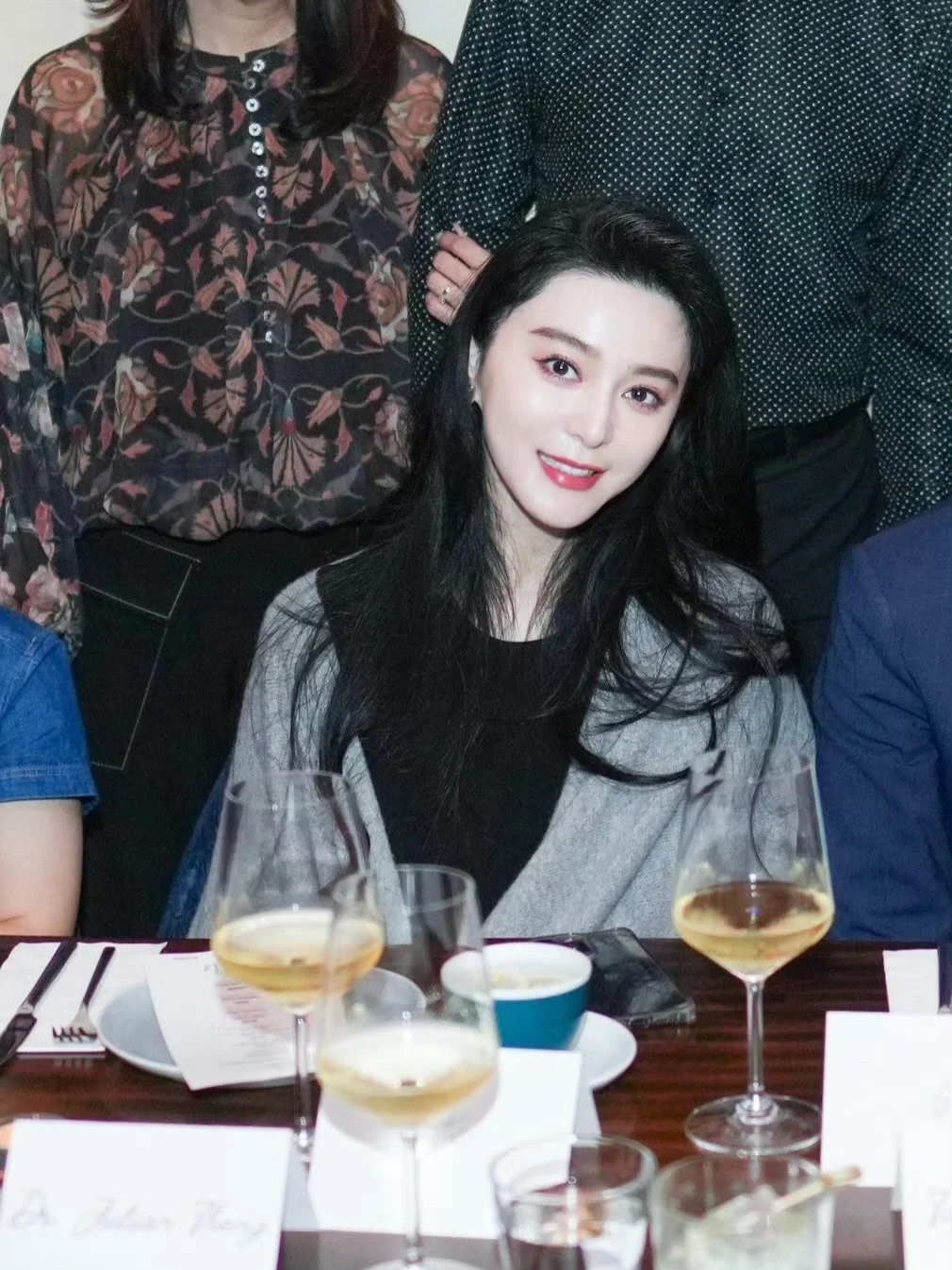 突然明白为啥生图出美女了....