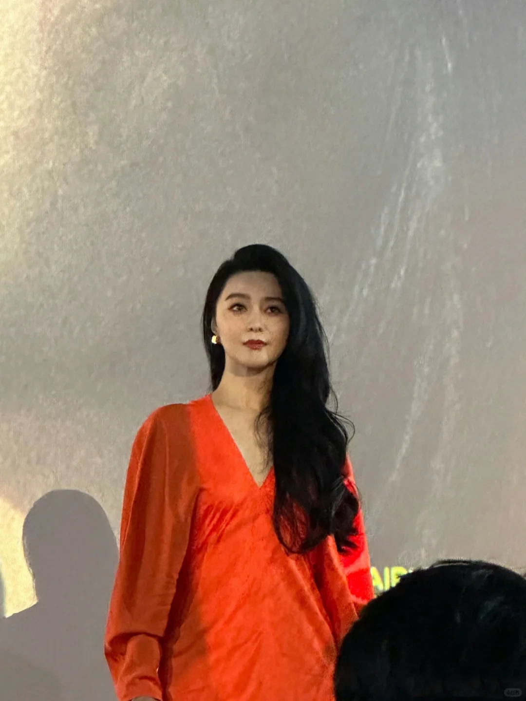 突然明白为啥生图出美女了....