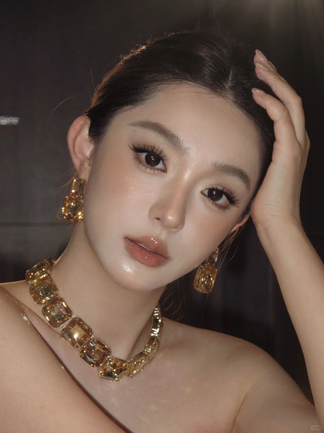 妈妈说 把头发梳起来 大大方方的