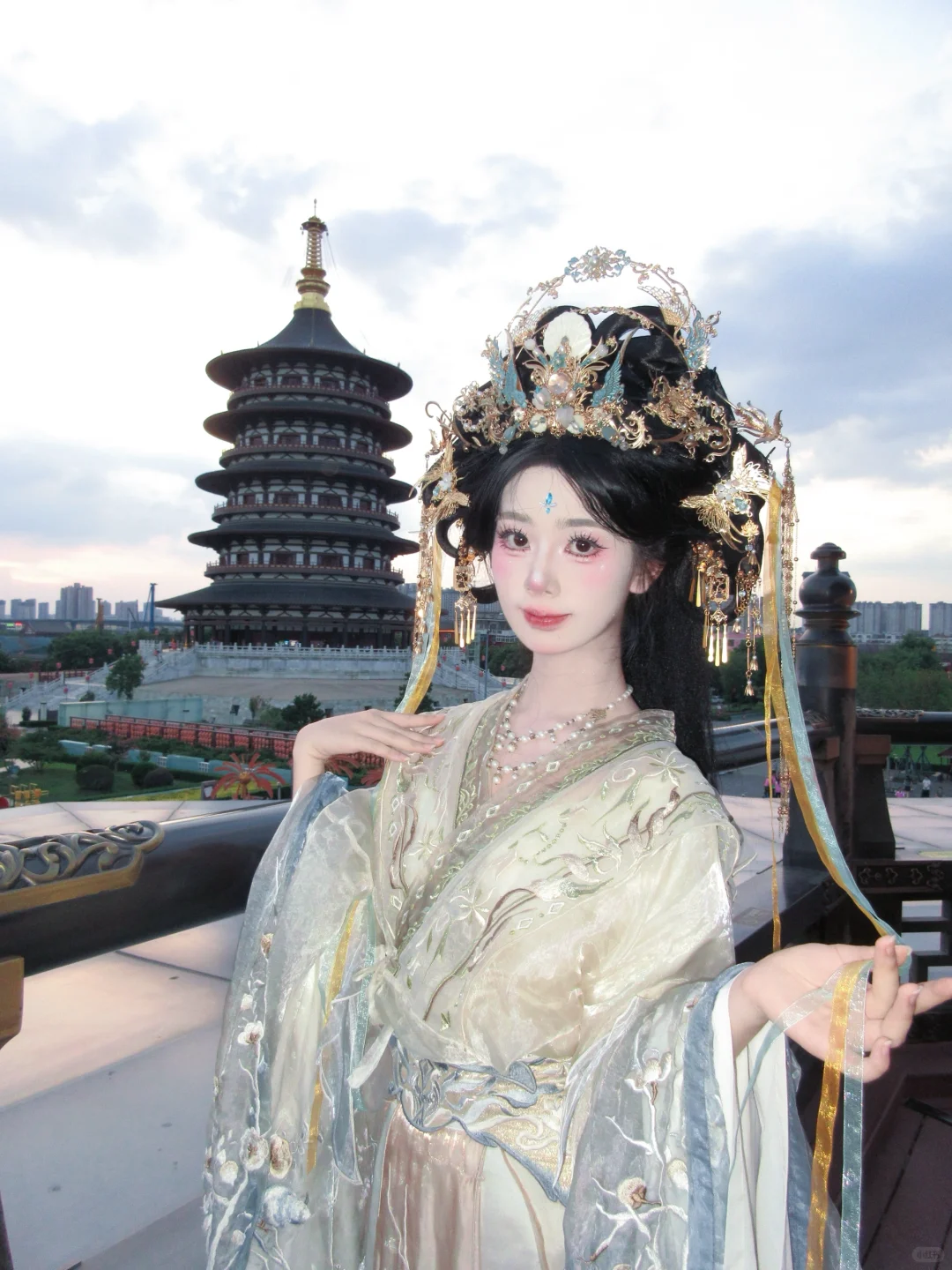 “浮生暂寄梦中梦 世事如闻风里风”