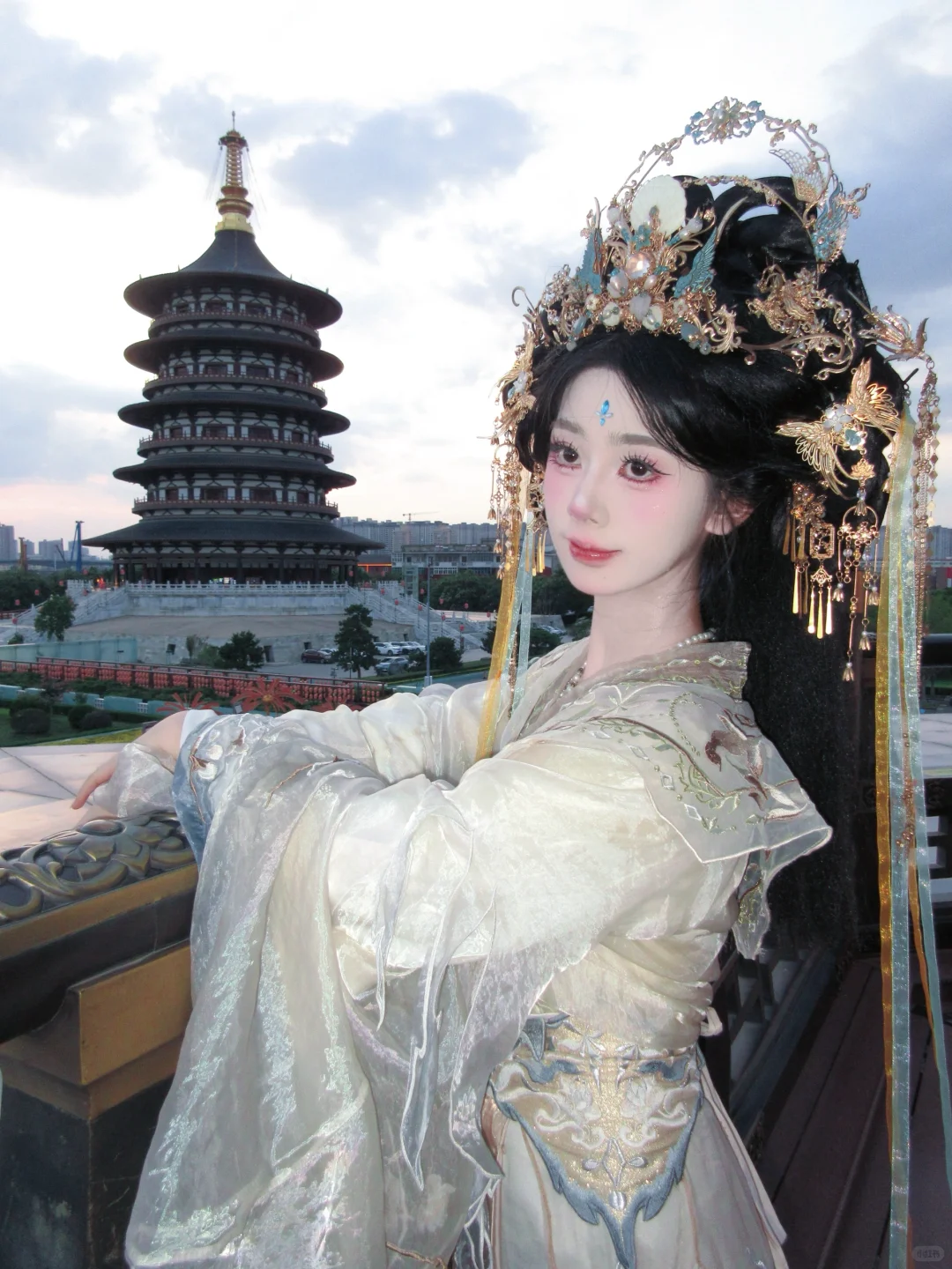 “浮生暂寄梦中梦 世事如闻风里风”