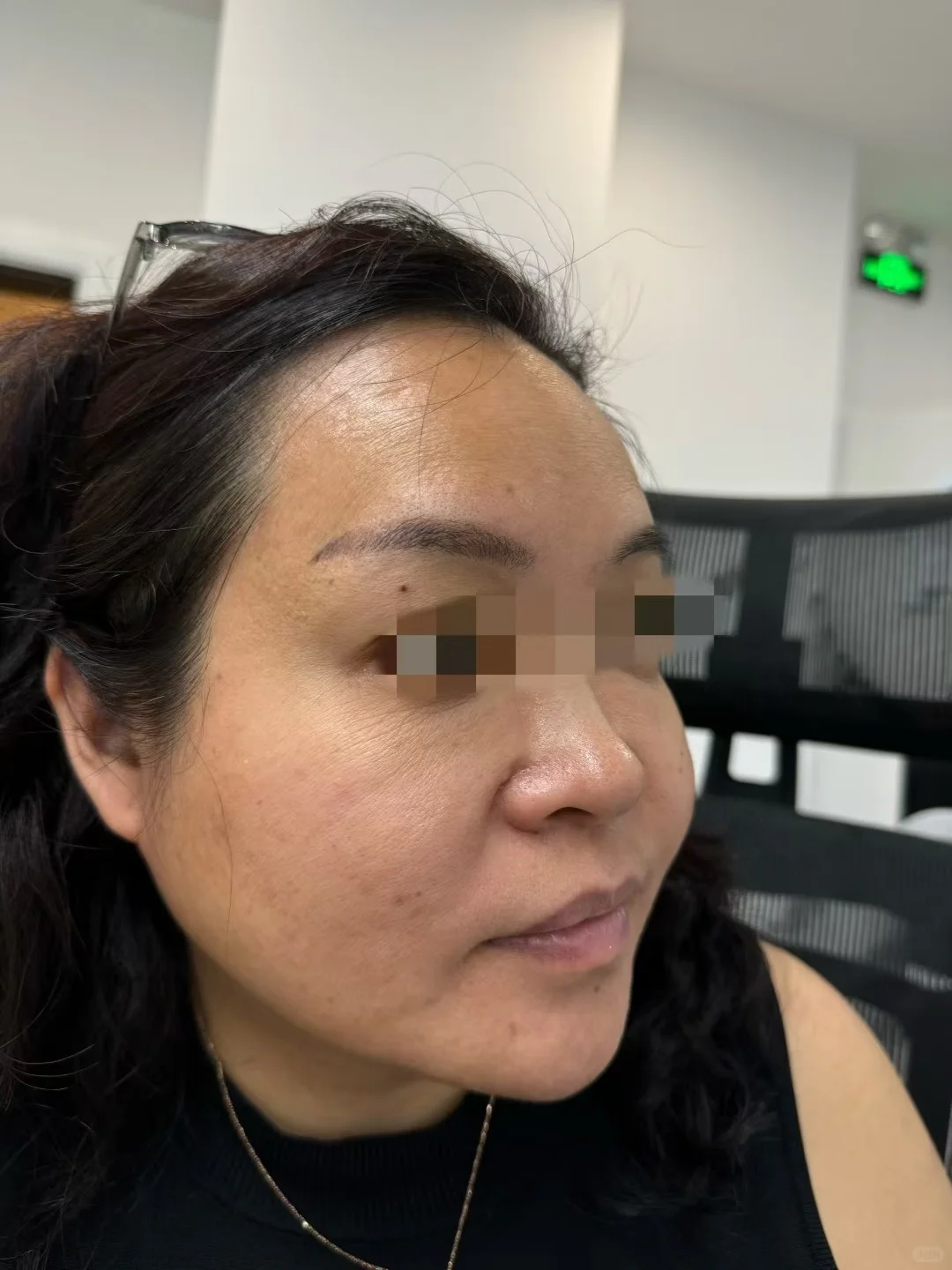 月下惊鸿影。疑以画中仙