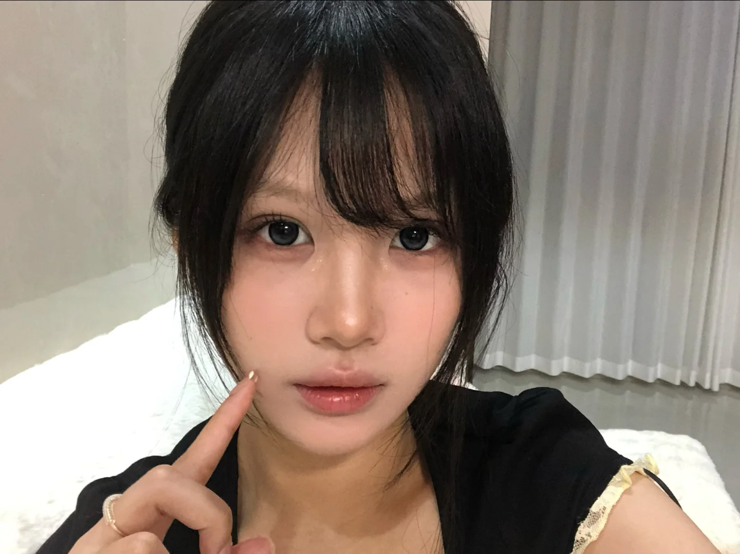 方圆脸大鼻头妹子就这样水灵灵的换头韩女