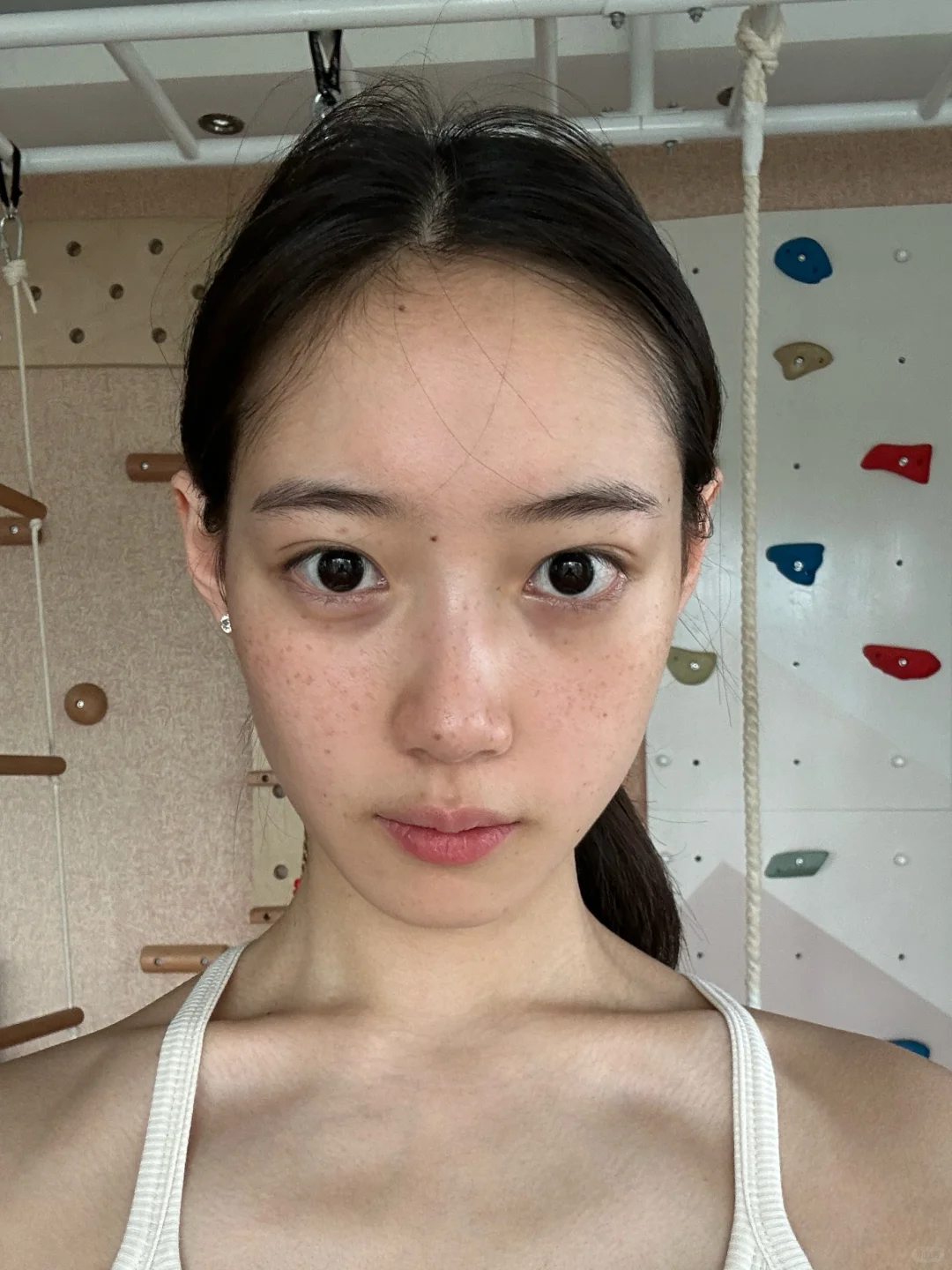 为什么我发素颜照更有流量 右滑看我全妆