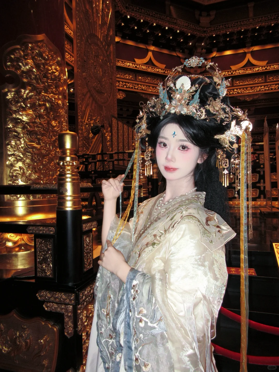 “浮生暂寄梦中梦 世事如闻风里风”