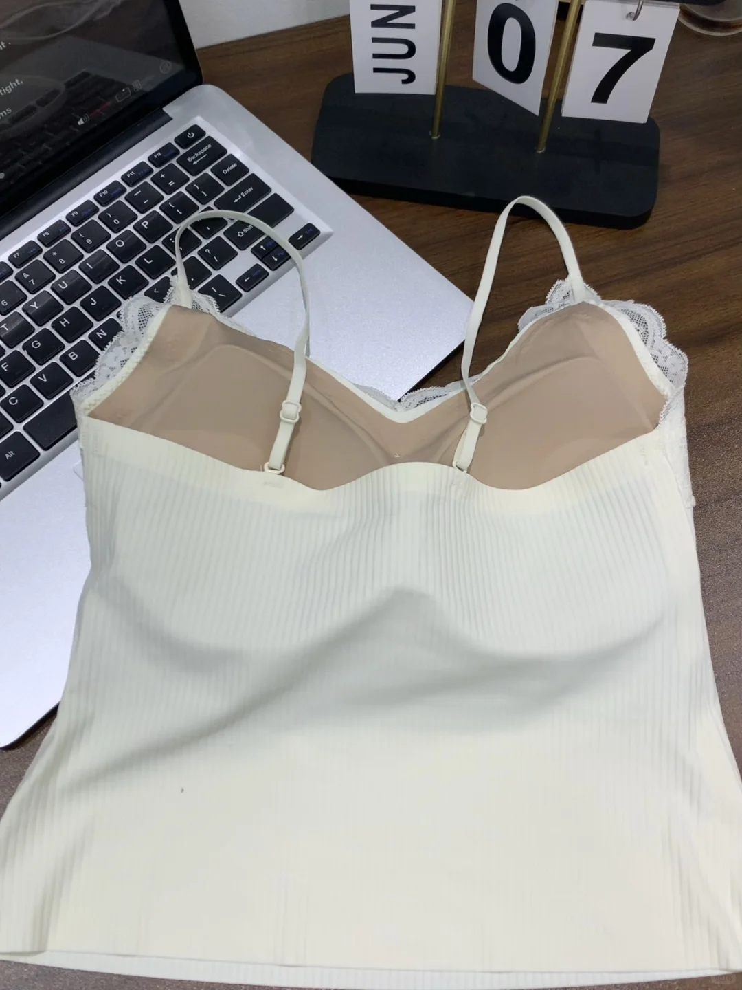 小胸终于买到合适的吊带啦！超舒服还遮副乳
