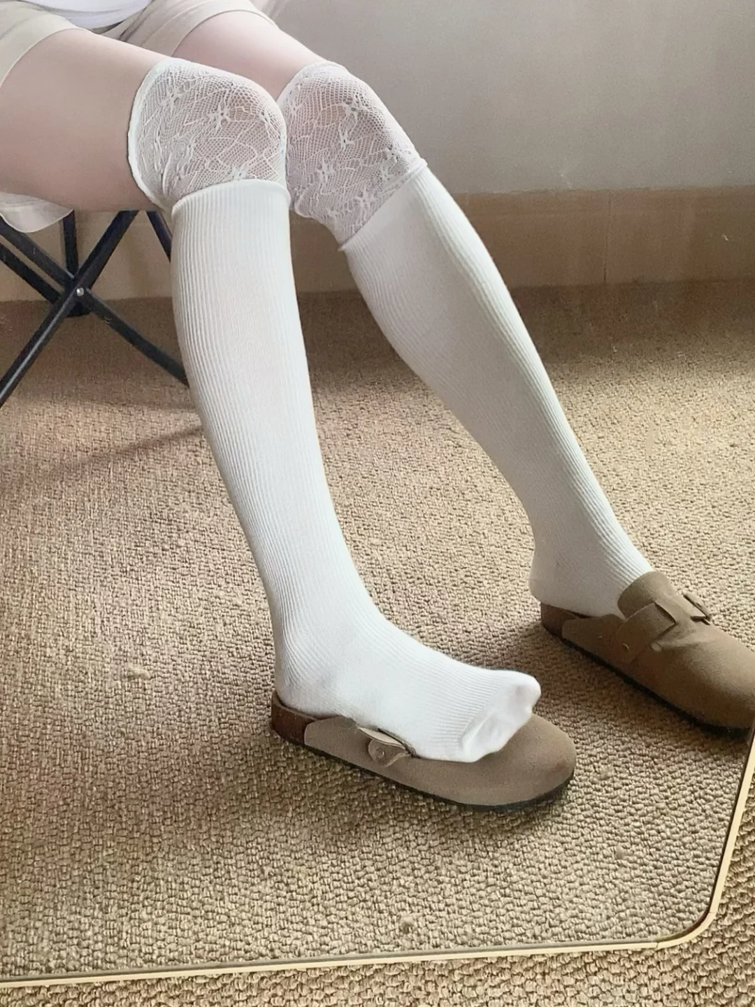 炒鸡温柔的蕾丝堆堆过膝袜！！上脚好乖～
