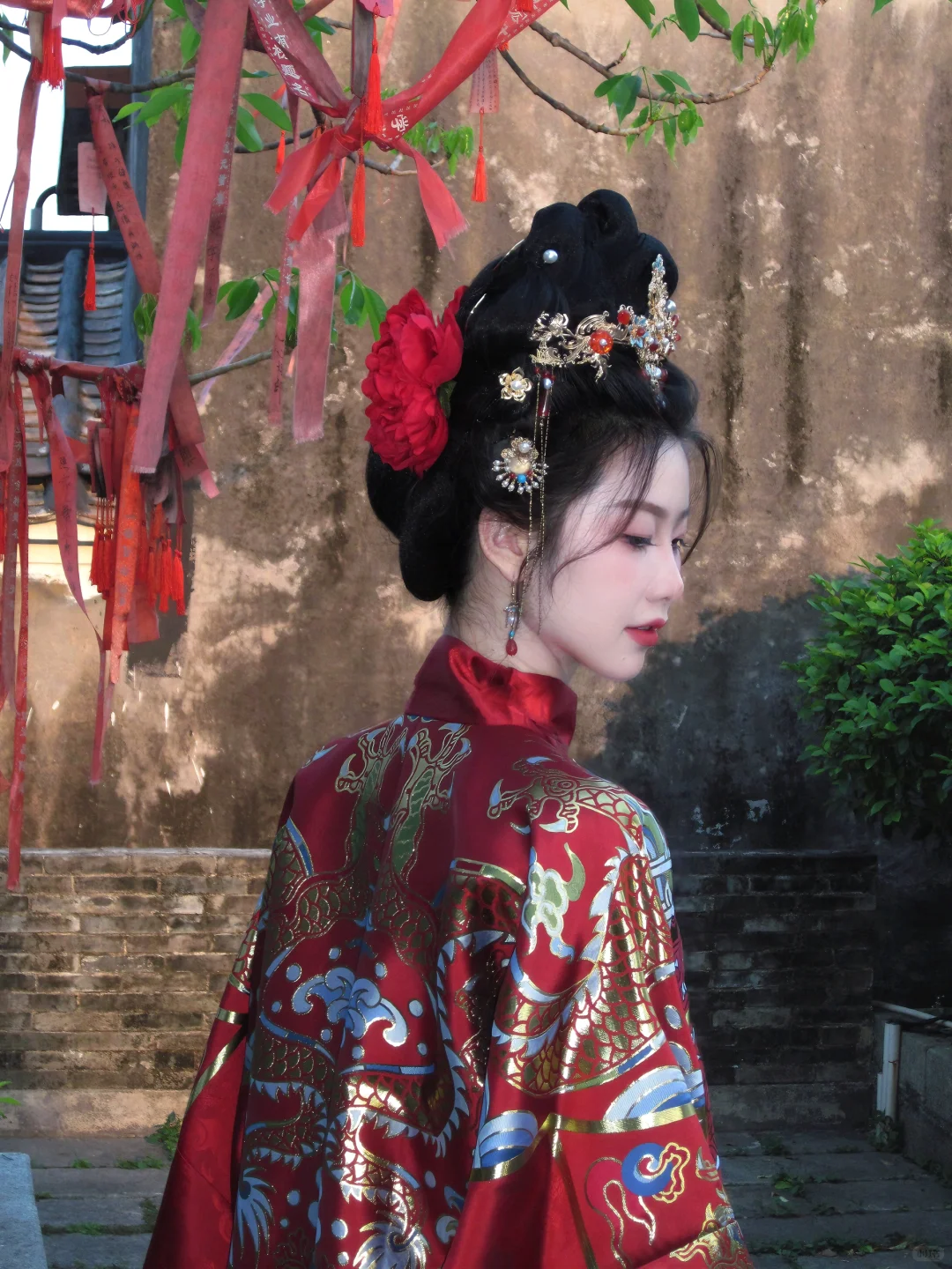 明制红色贵女