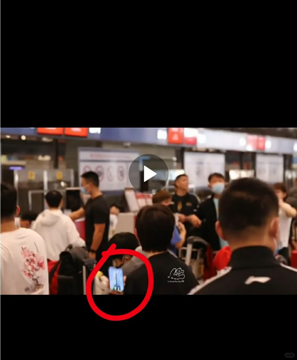 曼昱手机壁纸是埃菲尔铁塔呀