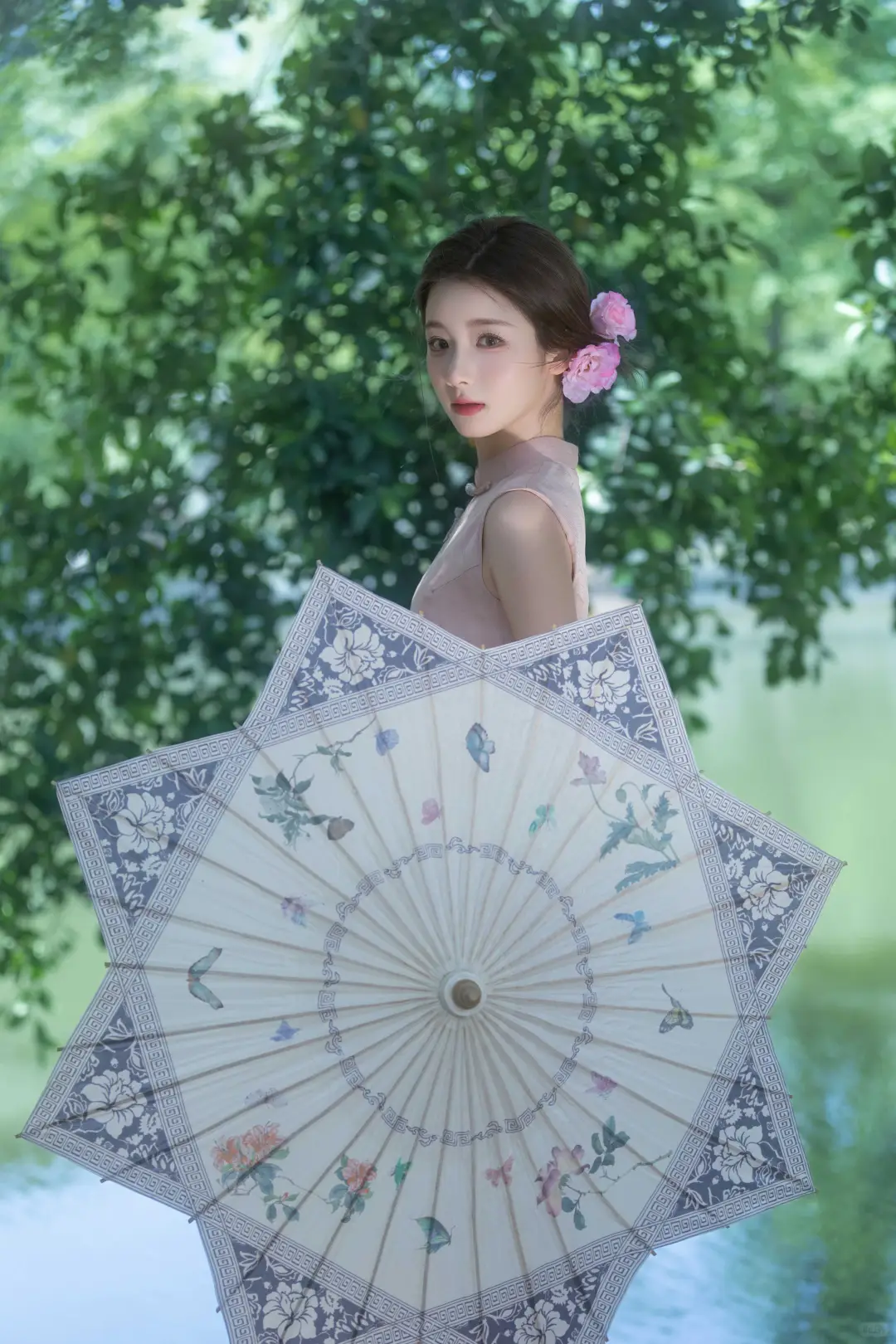 明媚又娇俏🌷从民国画卷中款款走来的大小姐