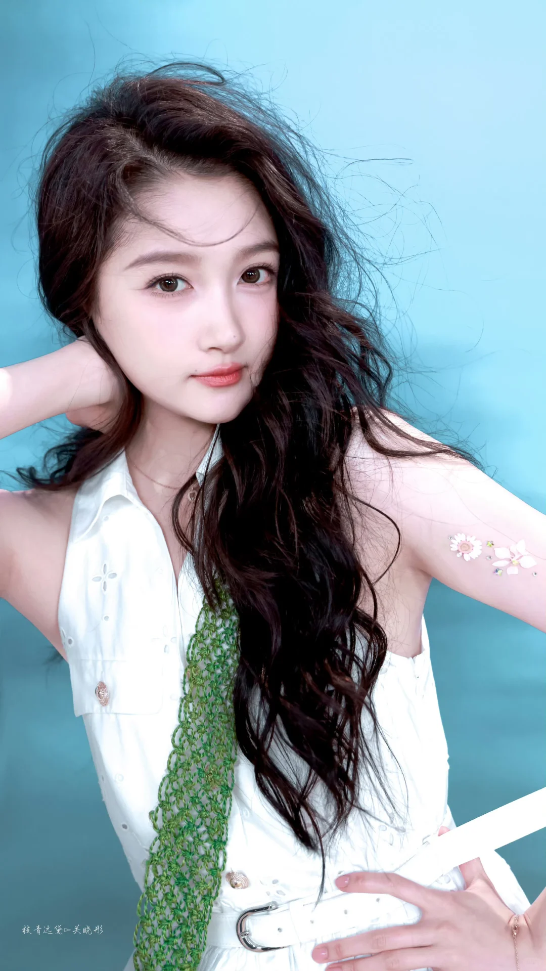 关晓彤夏日清凉写真，白裙好甜美❤️