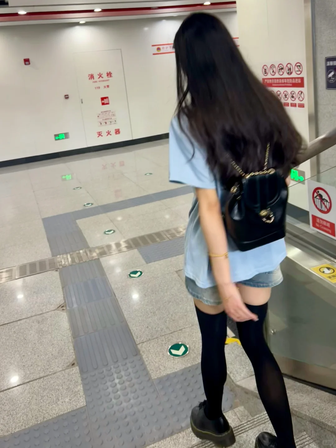 随手拍！过膝袜这样穿也太好看了吧😭
