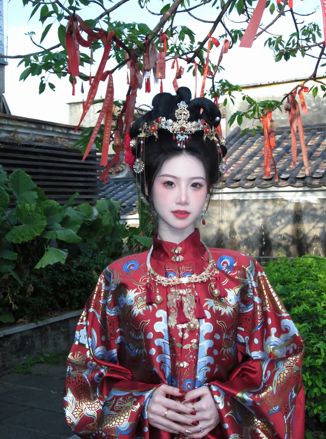 明制红色贵女