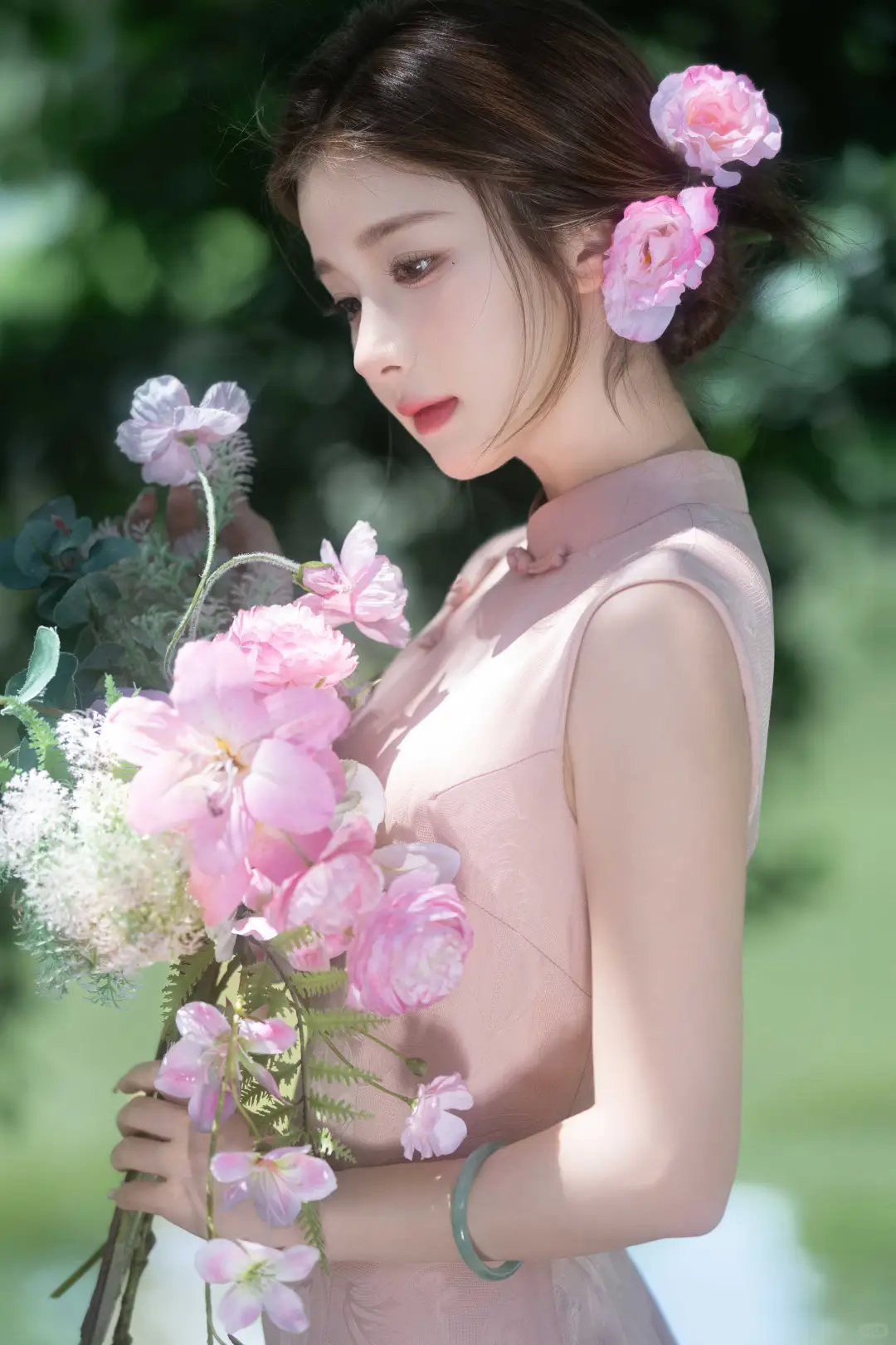 明媚又娇俏🌷从民国画卷中款款走来的大小姐