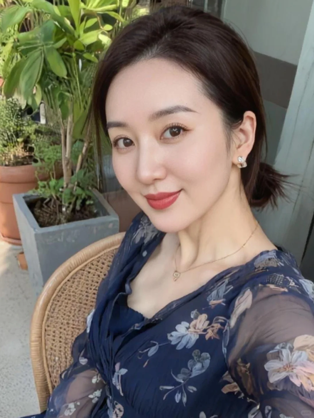 40岁，墨染青丝点绛唇，东方风华最动人