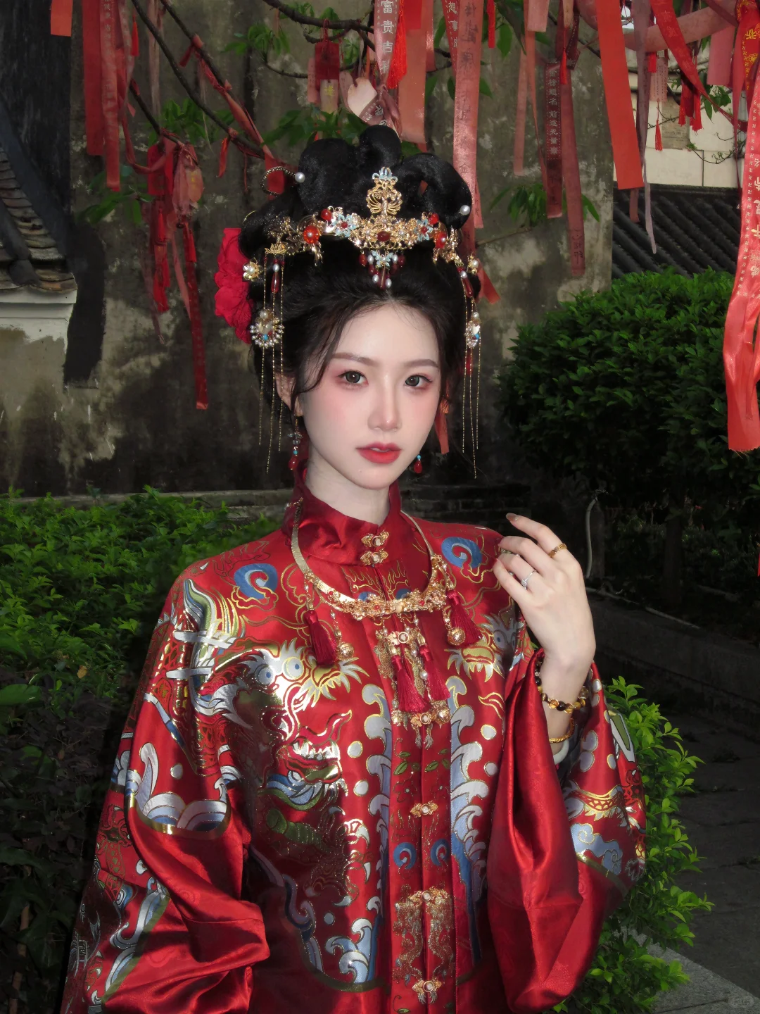 明制红色贵女