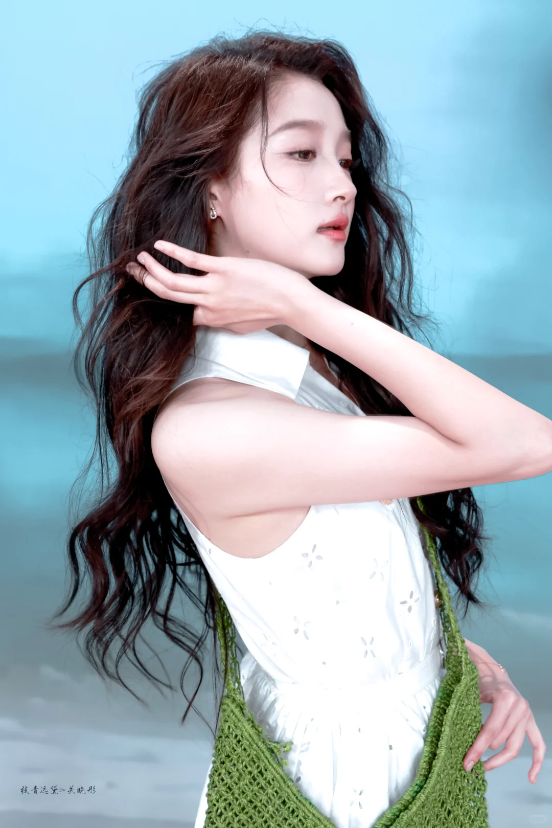 关晓彤夏日清凉写真，白裙好甜美❤️
