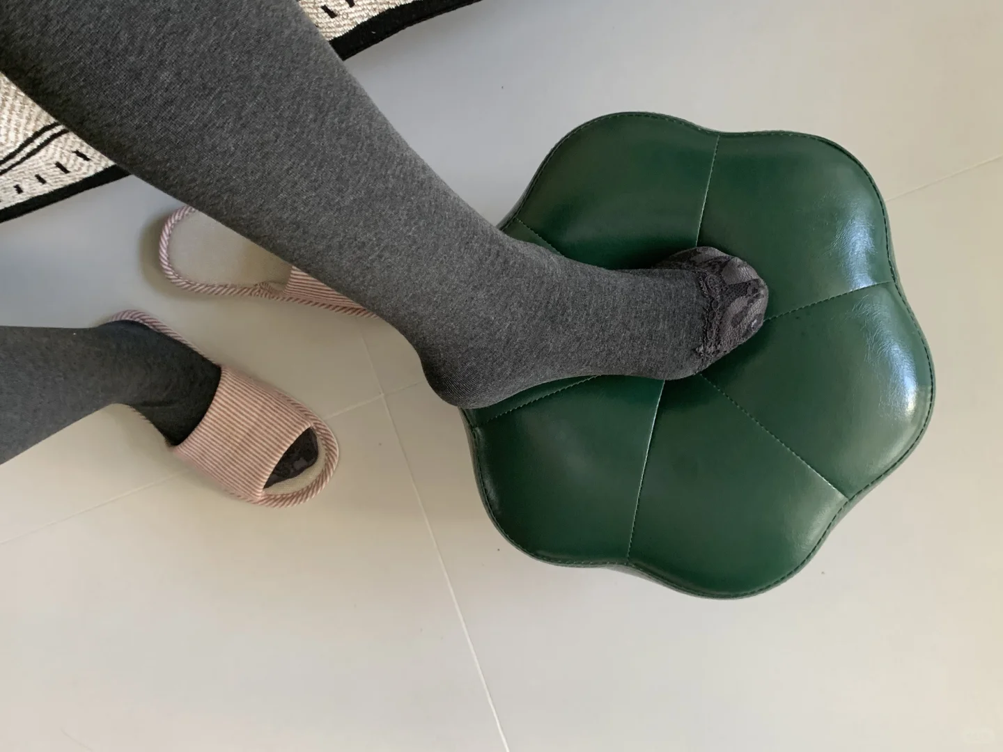 是女生不配拥有一条不勒脚趾的连裤袜吗🤬