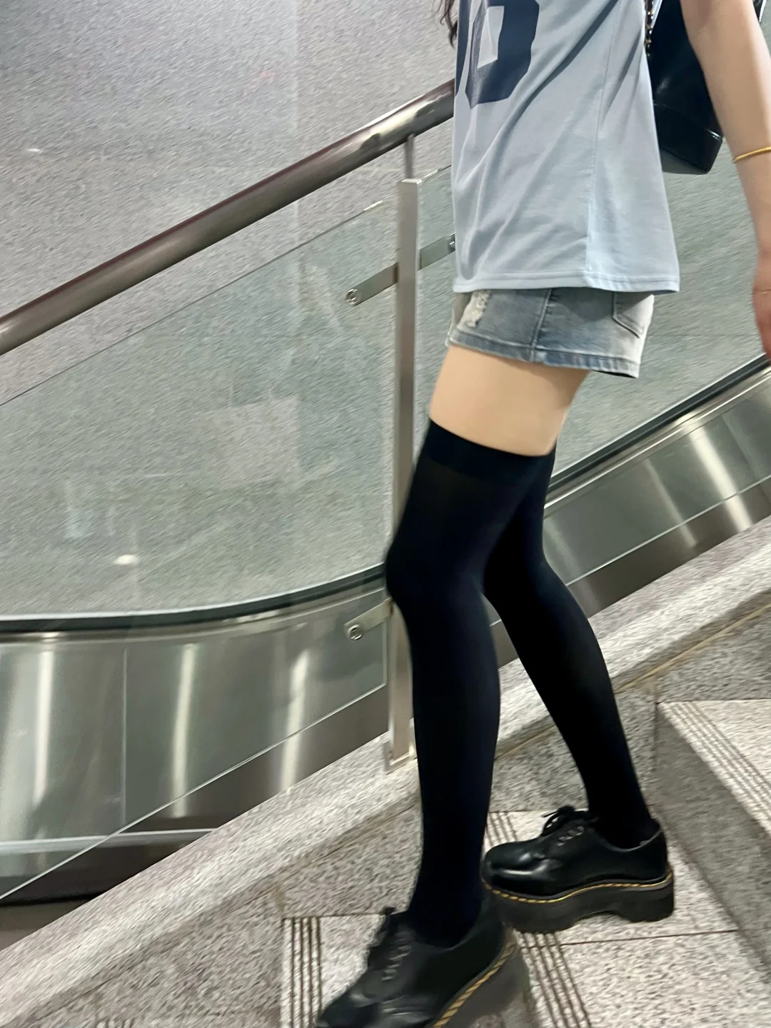 随手拍！过膝袜这样穿也太好看了吧😭