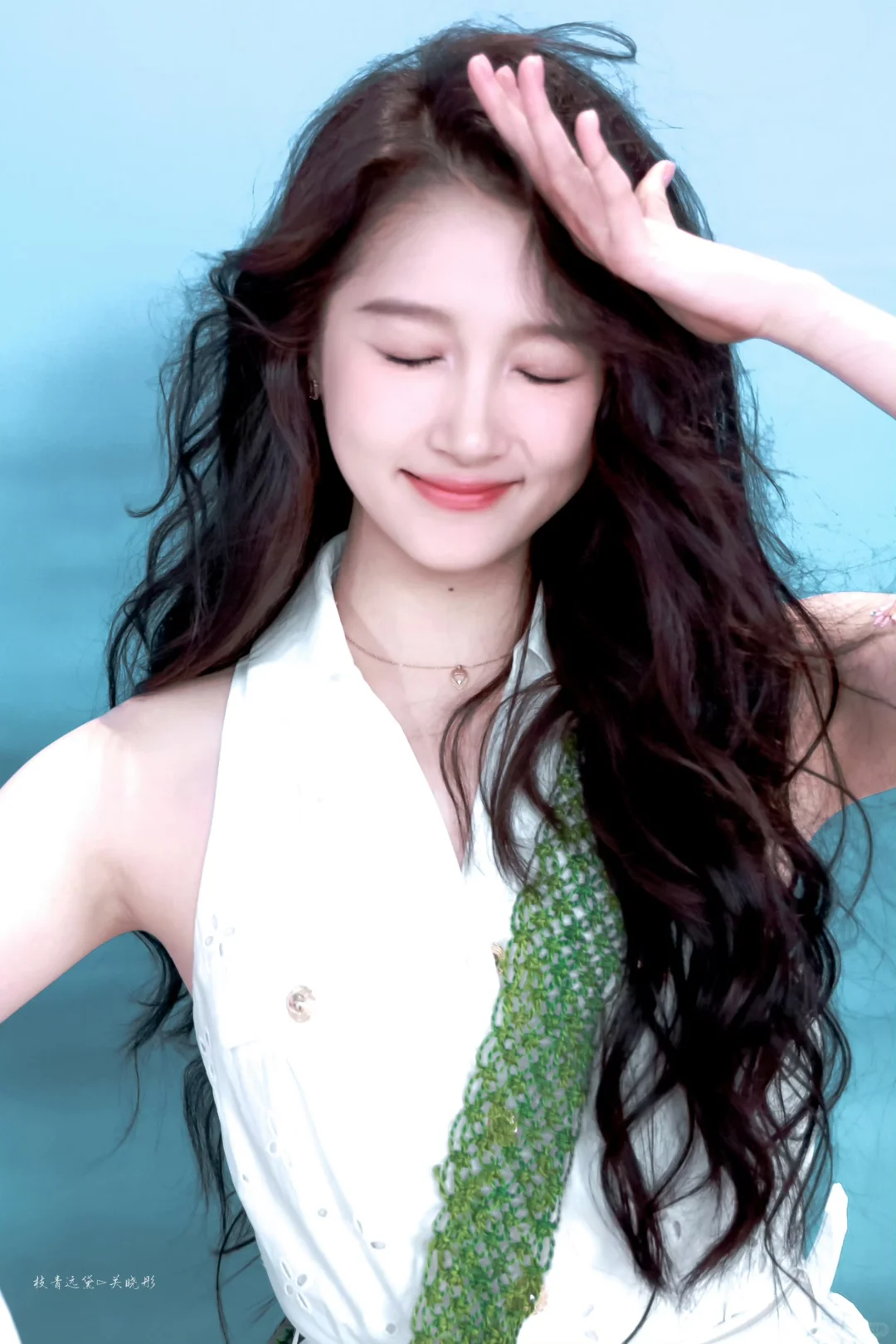 关晓彤夏日清凉写真，白裙好甜美❤️