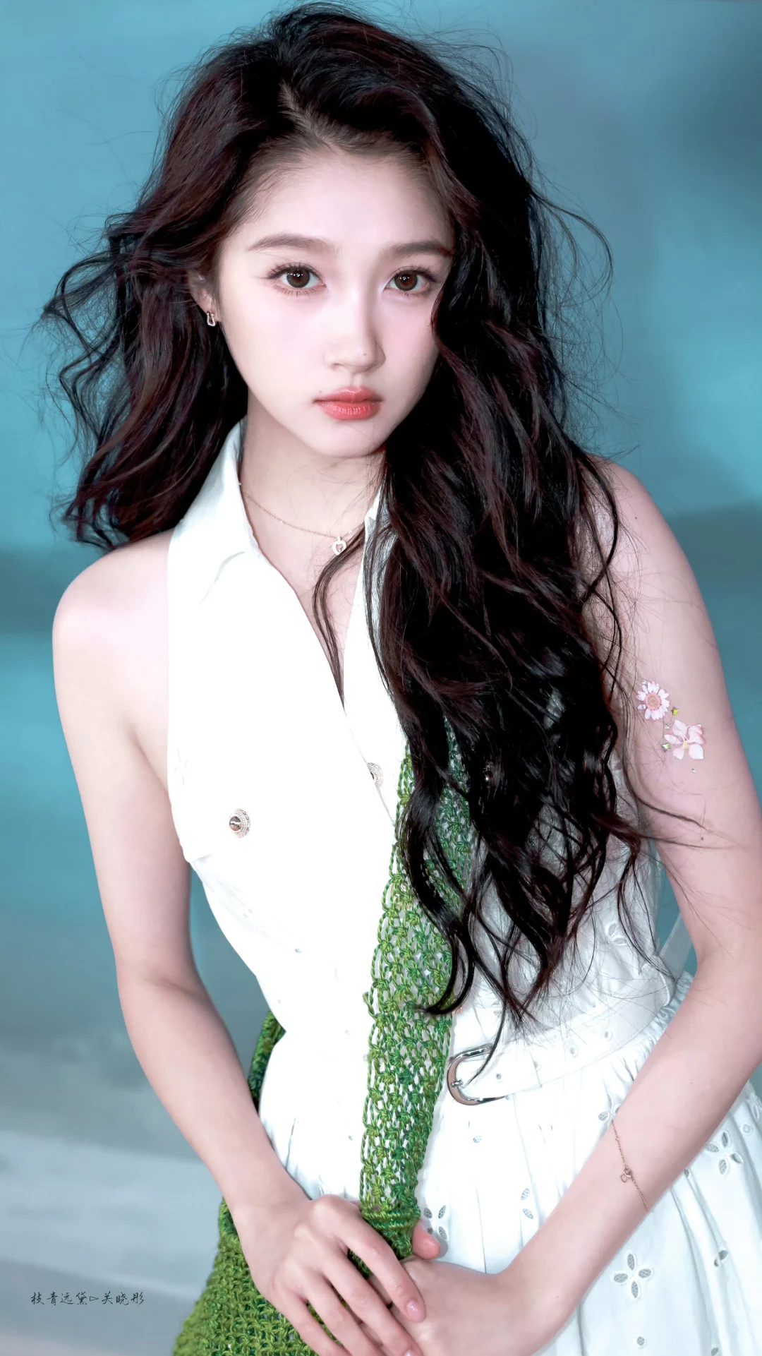 关晓彤夏日清凉写真，白裙好甜美❤️