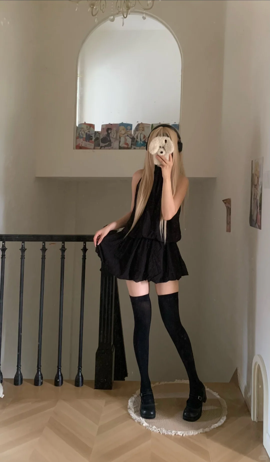 宝宝们 帮我选下过膝袜还是厚黑裤袜！