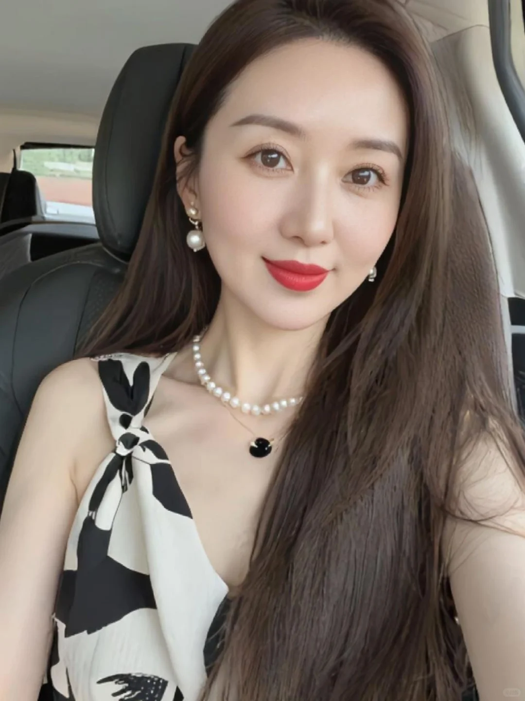 40岁，墨染青丝点绛唇，东方风华最动人