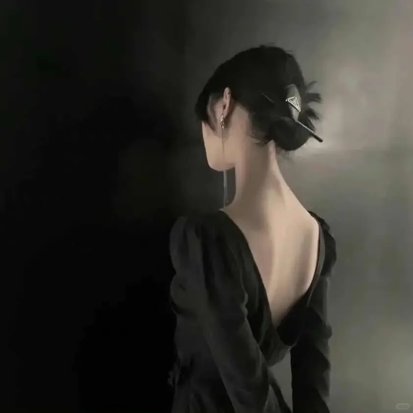 #暗黑系头像女