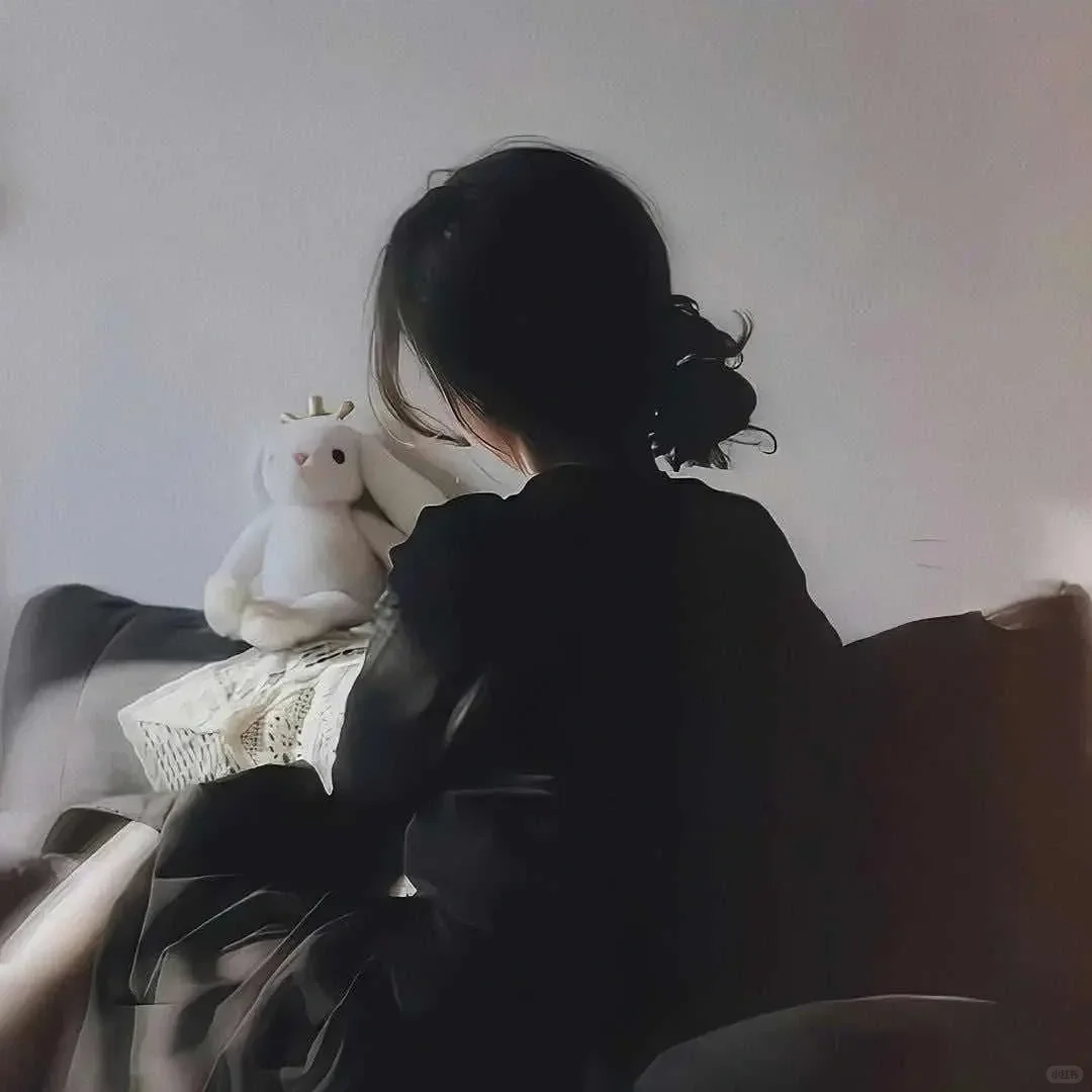 #暗黑系头像女