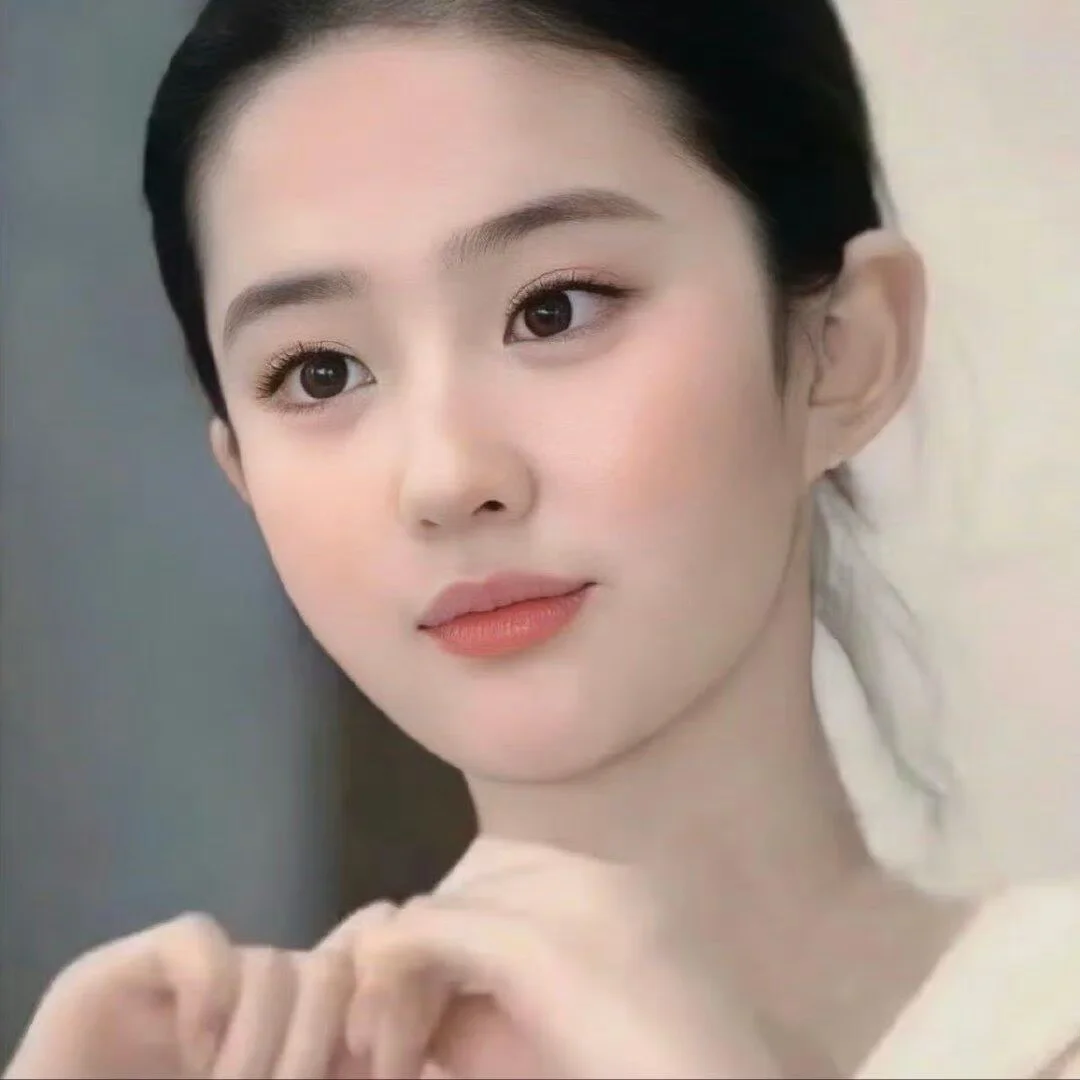 这种脸是怎么诞生的？美得不可方物🥰