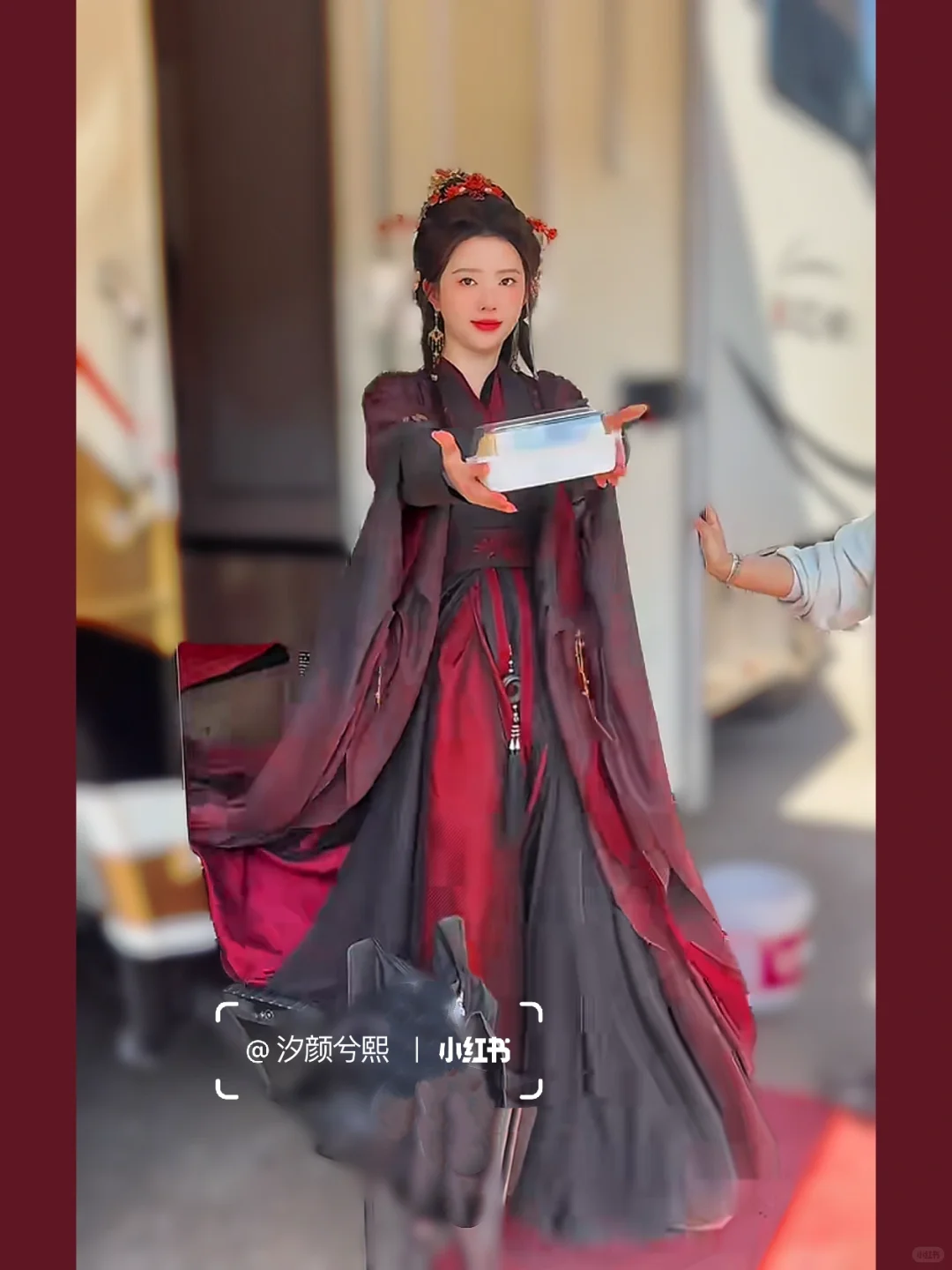 红黑配色古装