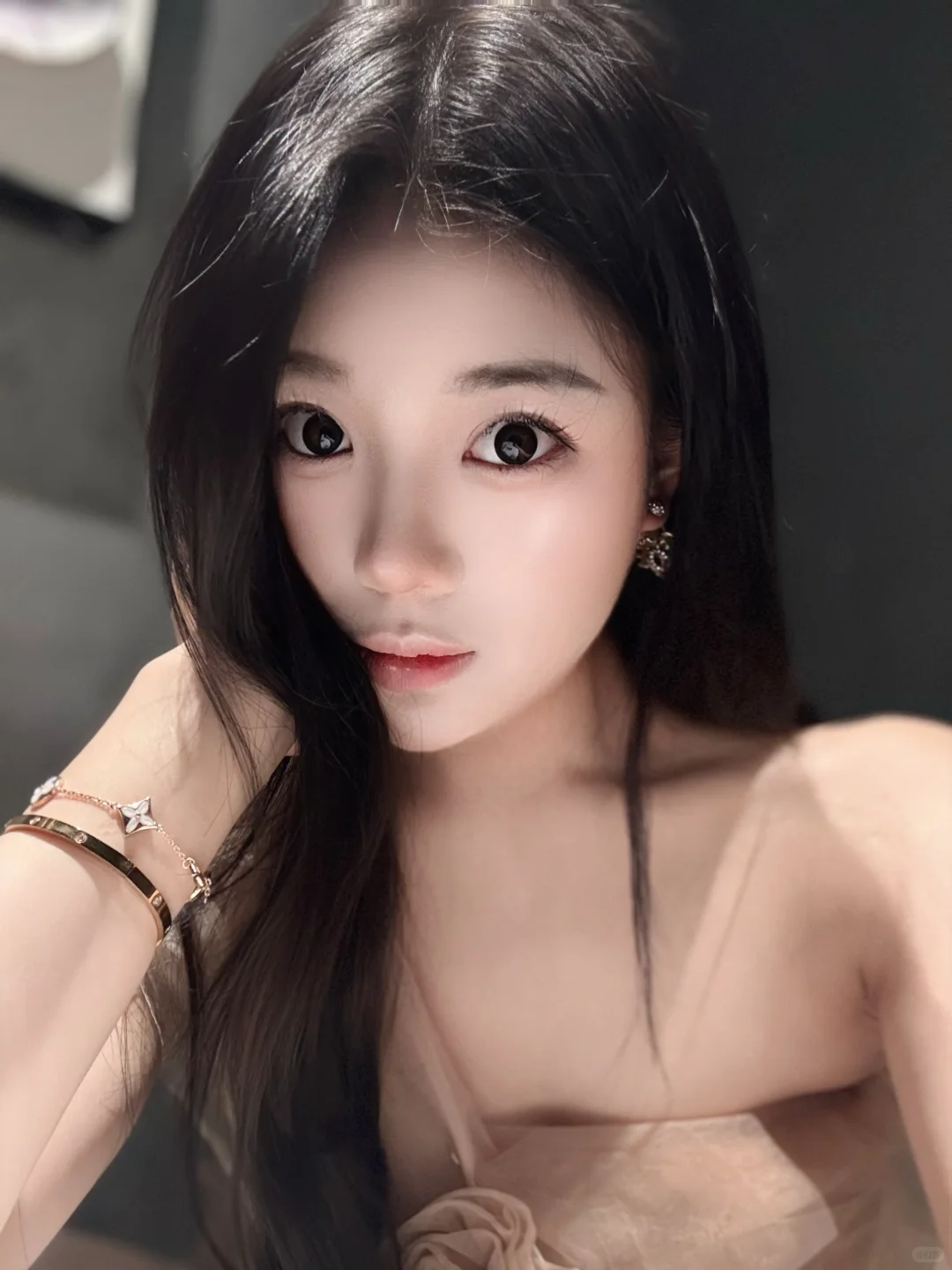 被她的眼睛迷住了👀