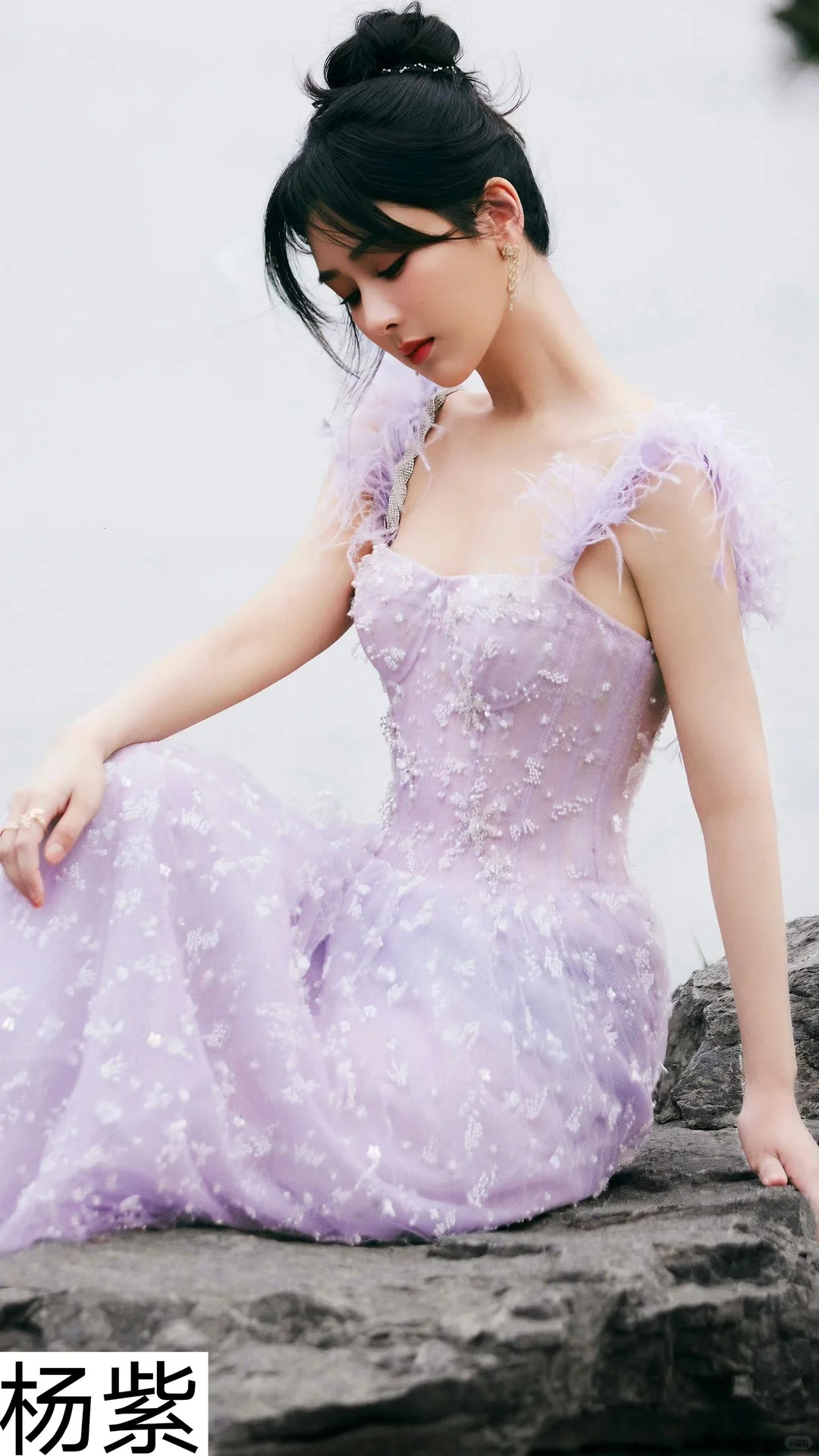 女明星穿紫色裙子，你喜欢哪一位？