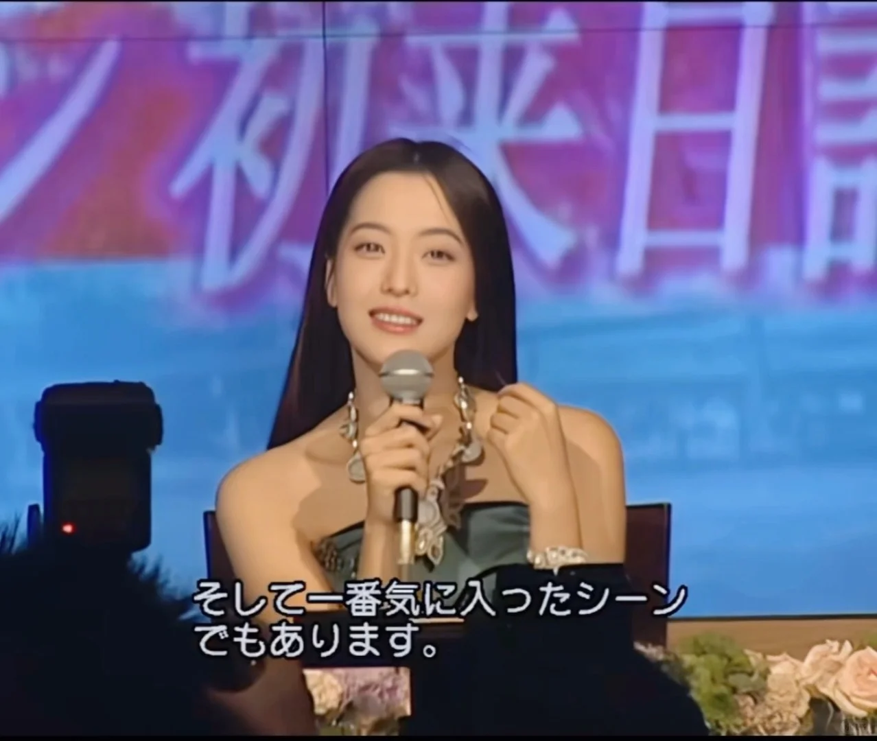 姐姐真的太美了，好像红玫瑰……