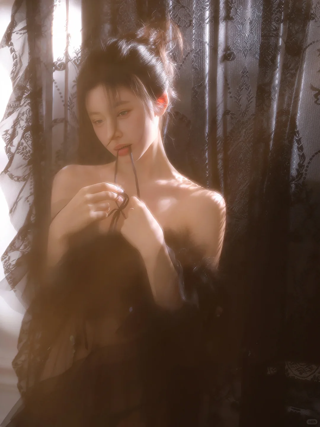 暗夜玫瑰｜在朦胧黑纱下绽放的隐秘浪漫
