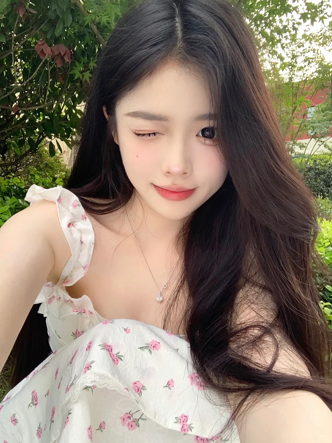 当然是喜欢你才会对你笑呀老婆˵＞𖥦＜˵