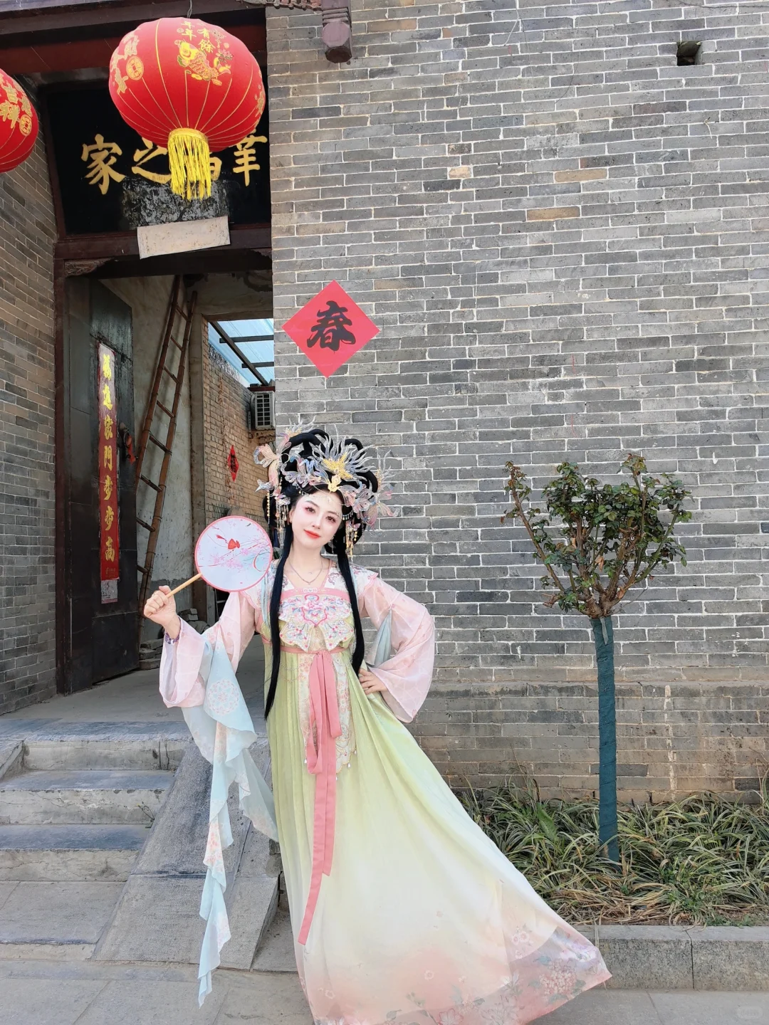 着一袭华裳，赠我一场古时梦